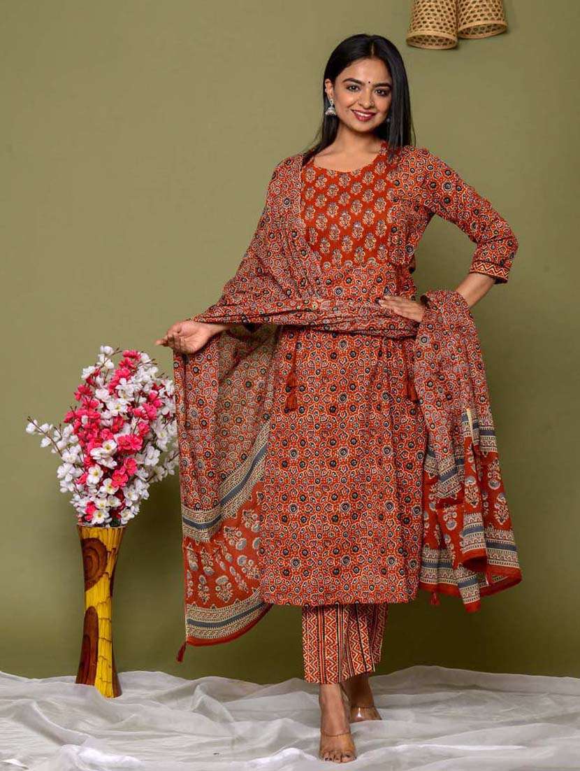 red colored kurta dupatta set - 20225872 -  Standard Image - 2