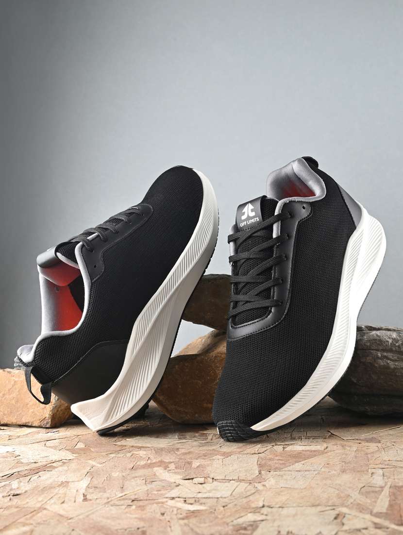 men black lace-up running sports shoe