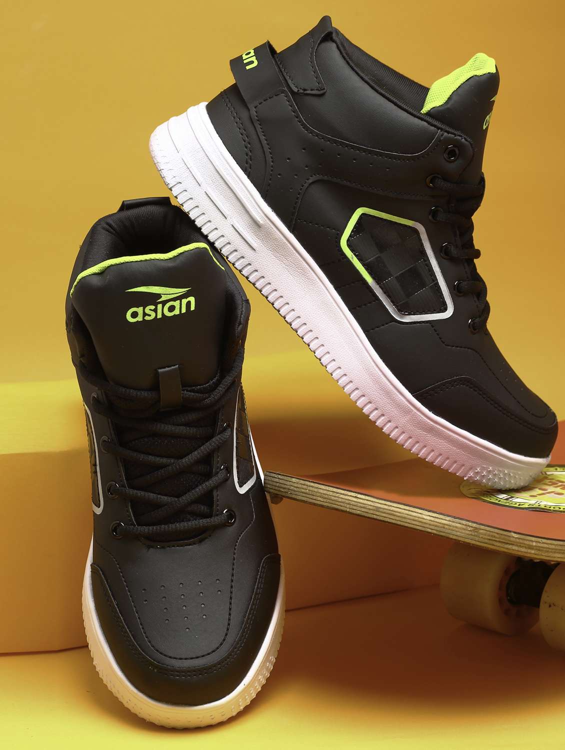 men black lace-up sneaker