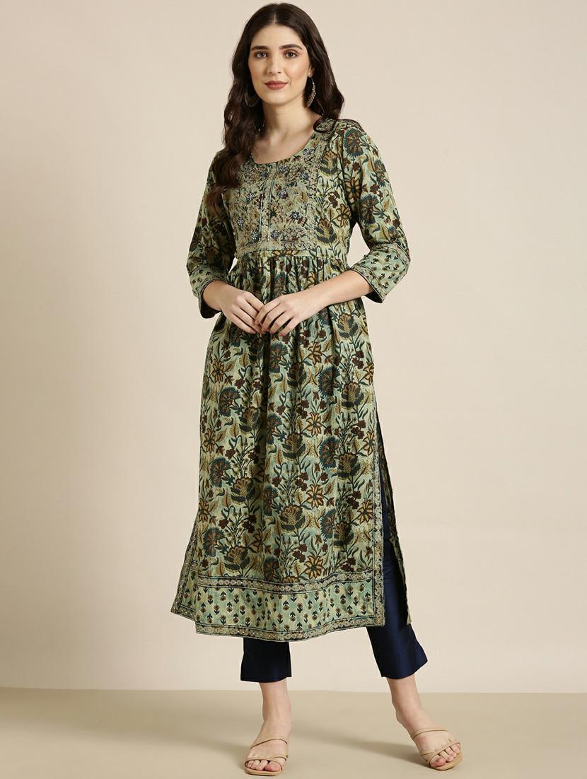women round neck floral side slit kurta - 20252517 - Zoom Image - 0