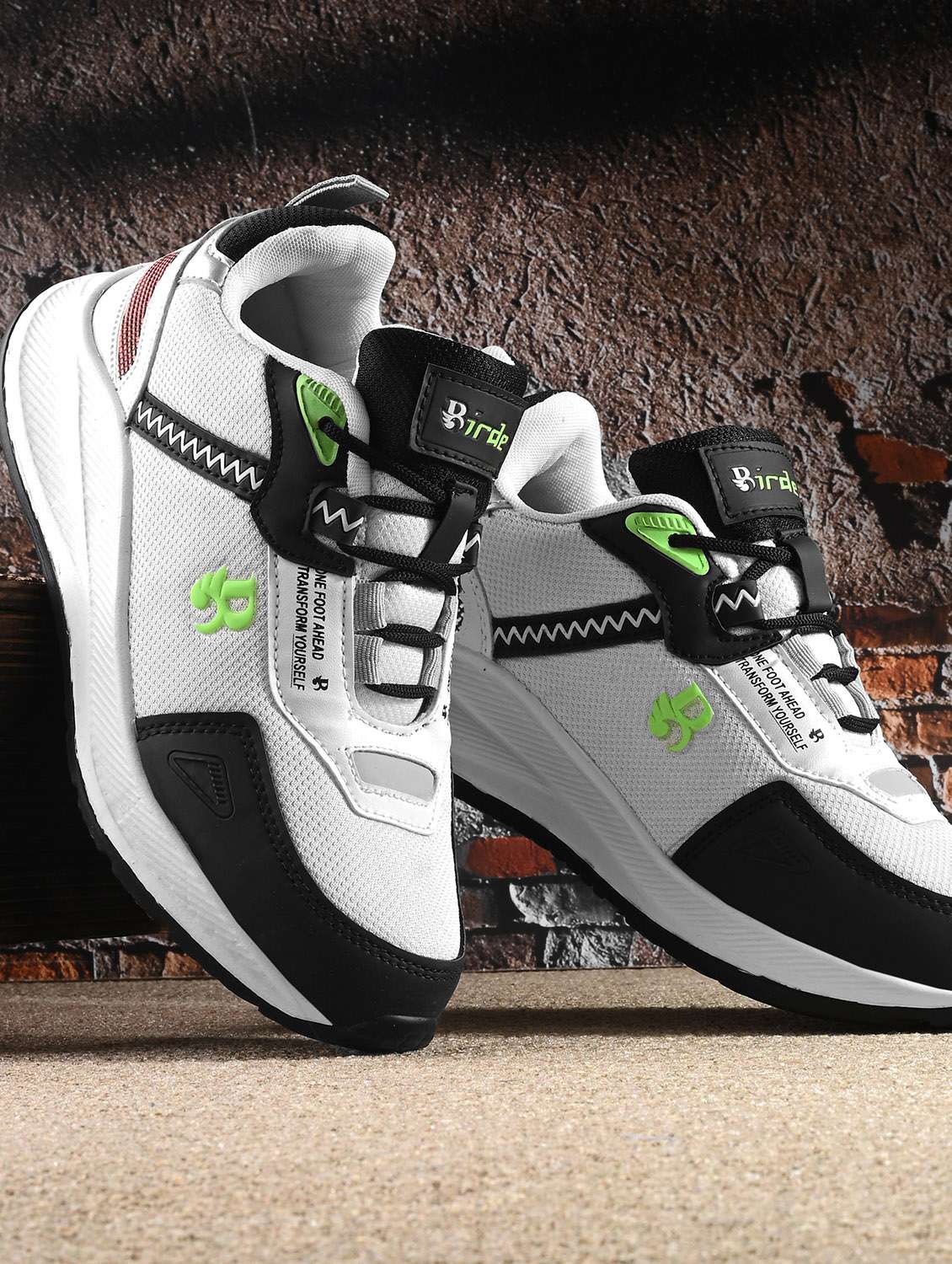 men white lace up casual shoe
