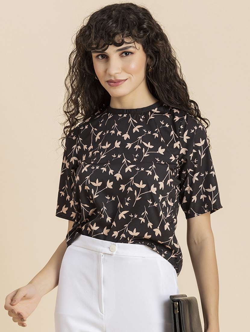 women's straight round neck top