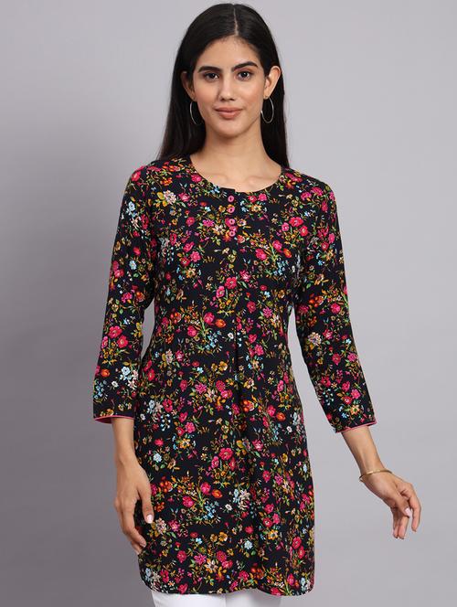women black floral printed side slit kurti - 20273775 - Standard Image - 0