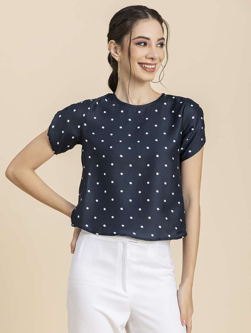 women polka doted short sleeves top
