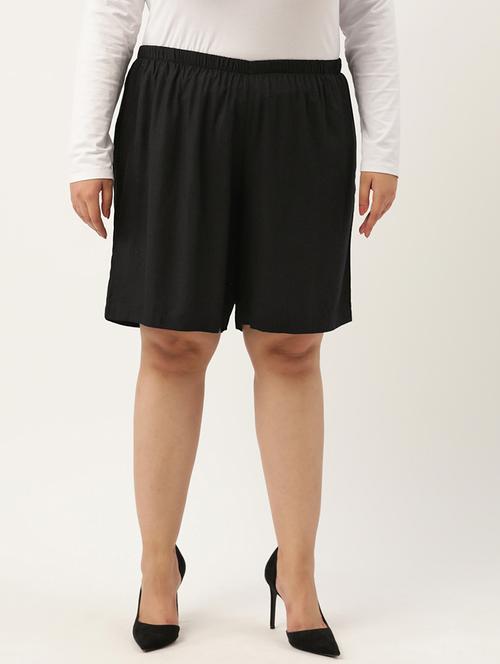 black solid knee length short - 20302780 -  Standard Image - 0