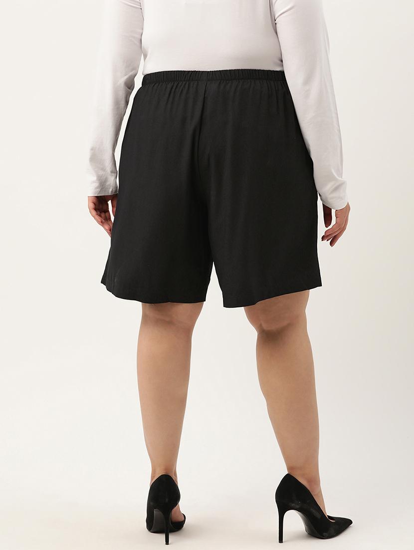 black solid knee length short - 20302780 - Standard Image - 2