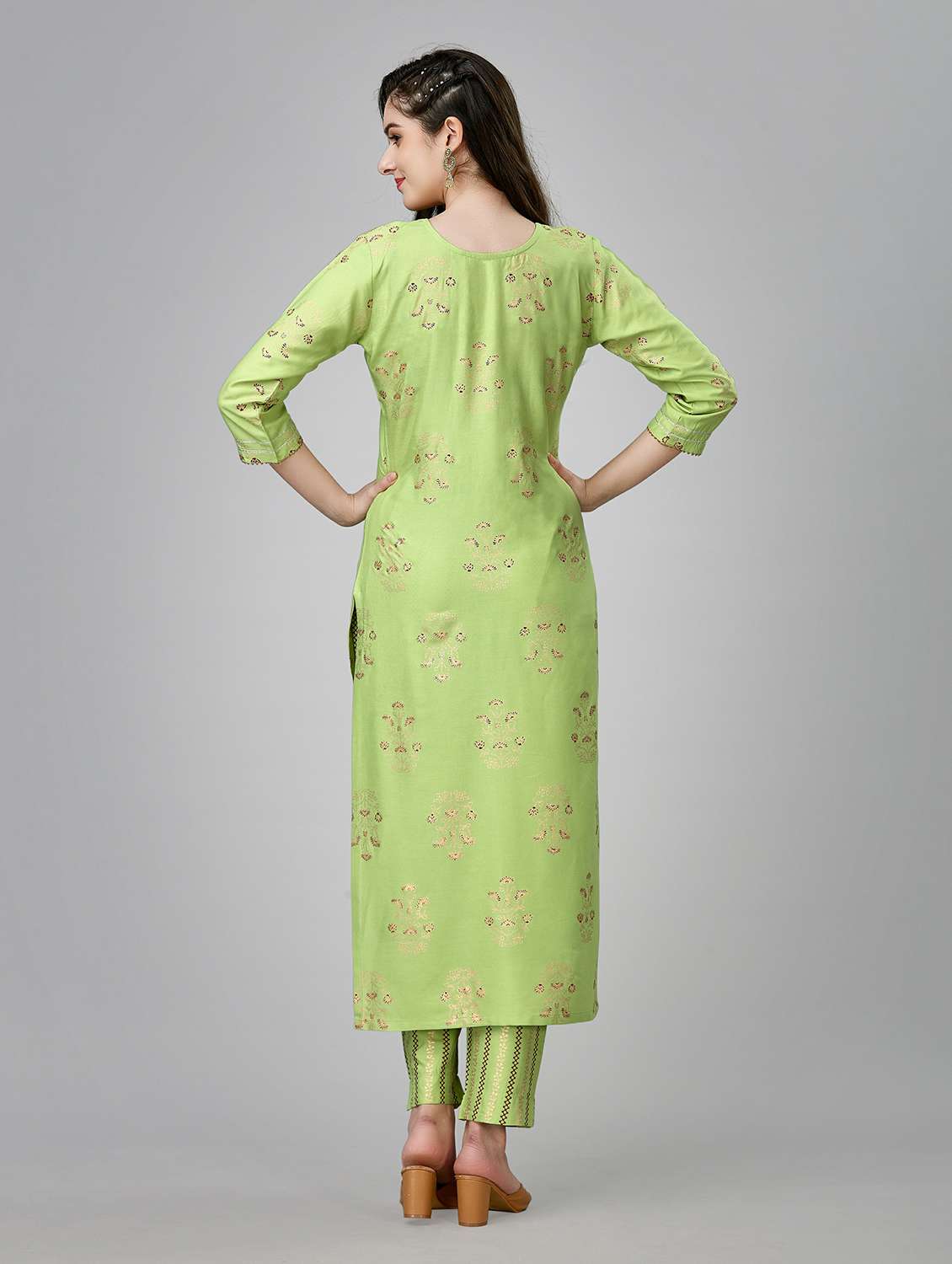 women green round neck kurta pant set - 20317903 -  Standard Image - 2