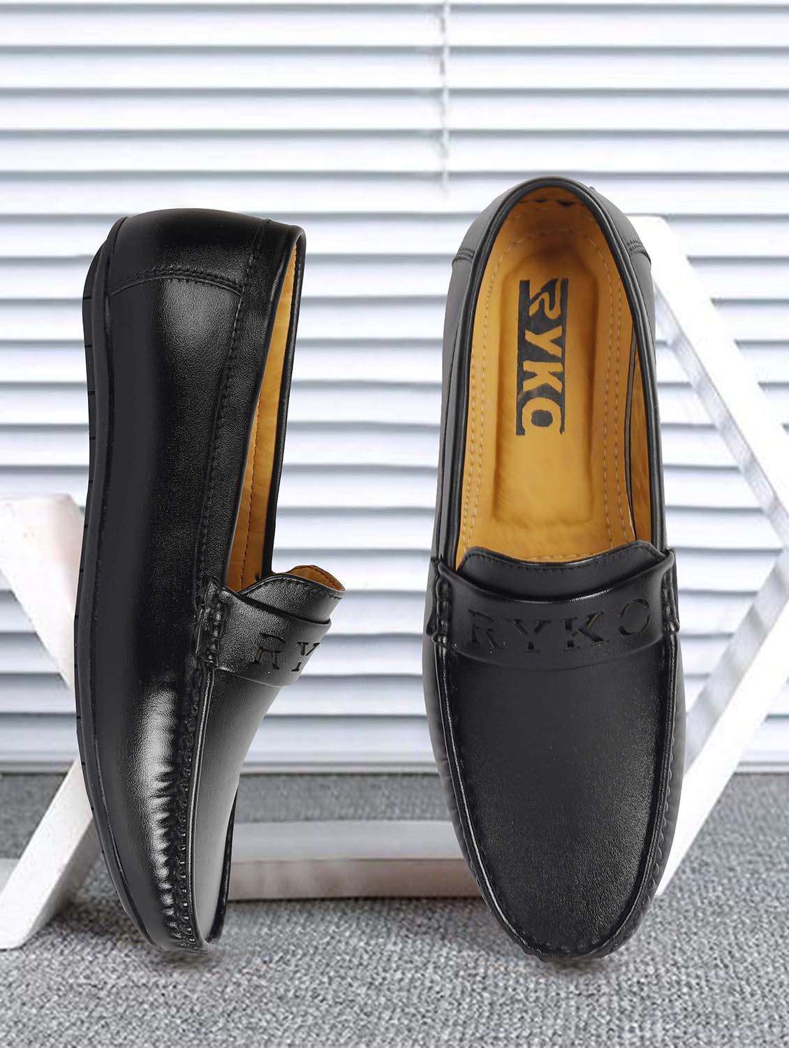 men solid black slip on loafer