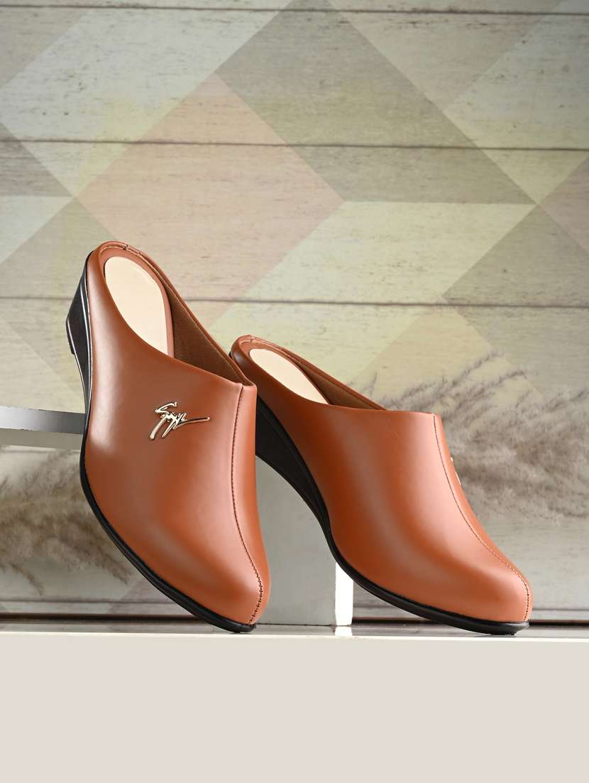 women solid tan wedge heel mule