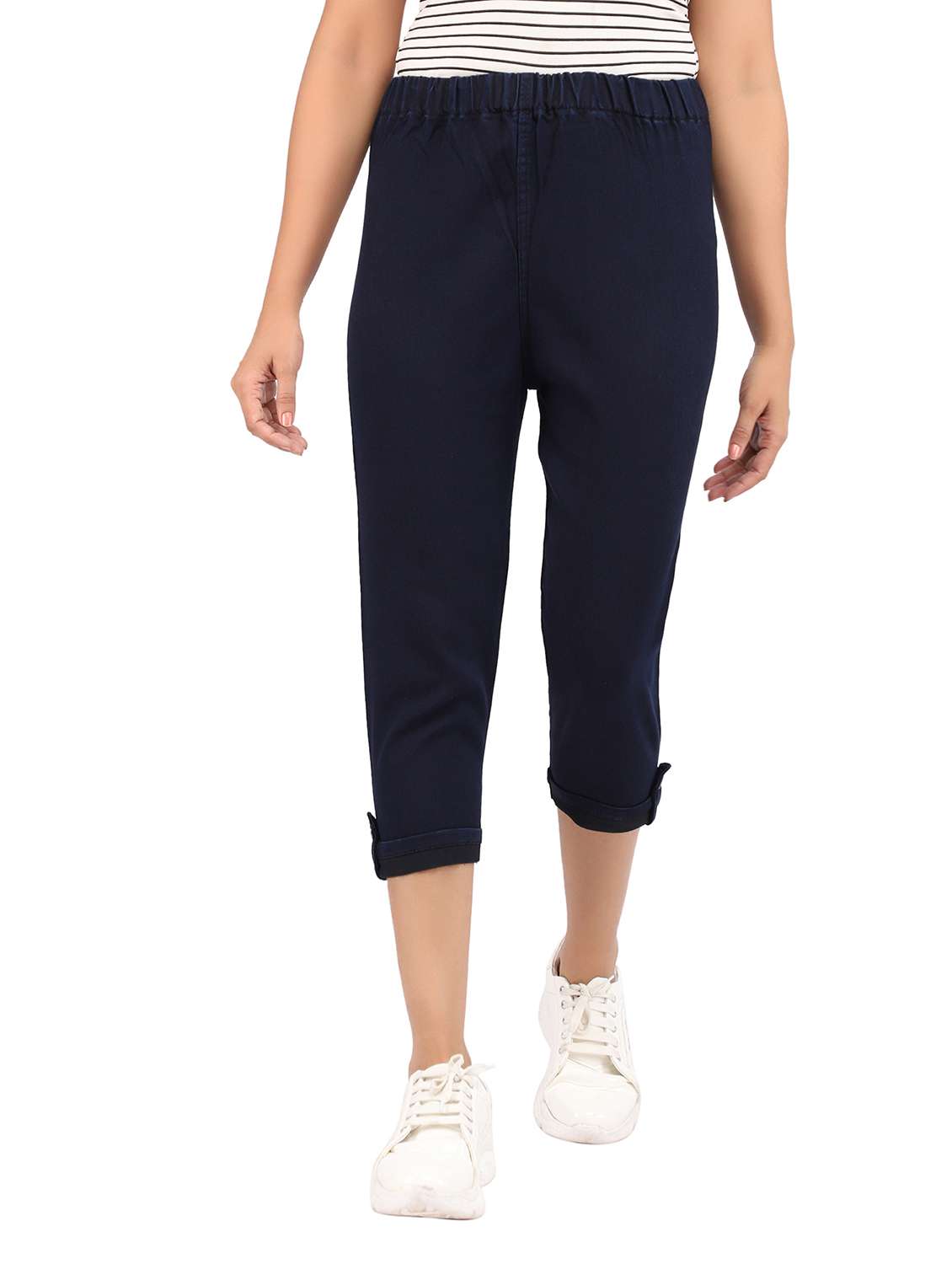 women blue skinny fit denim capri