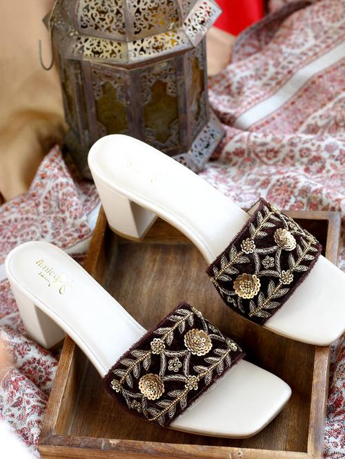 women embroidered ethnic sandals - 20406743 -  Standard Image - 0