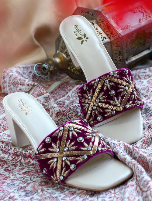 women embroidered ethnic sandals - 20406745 - Standard Image - 0