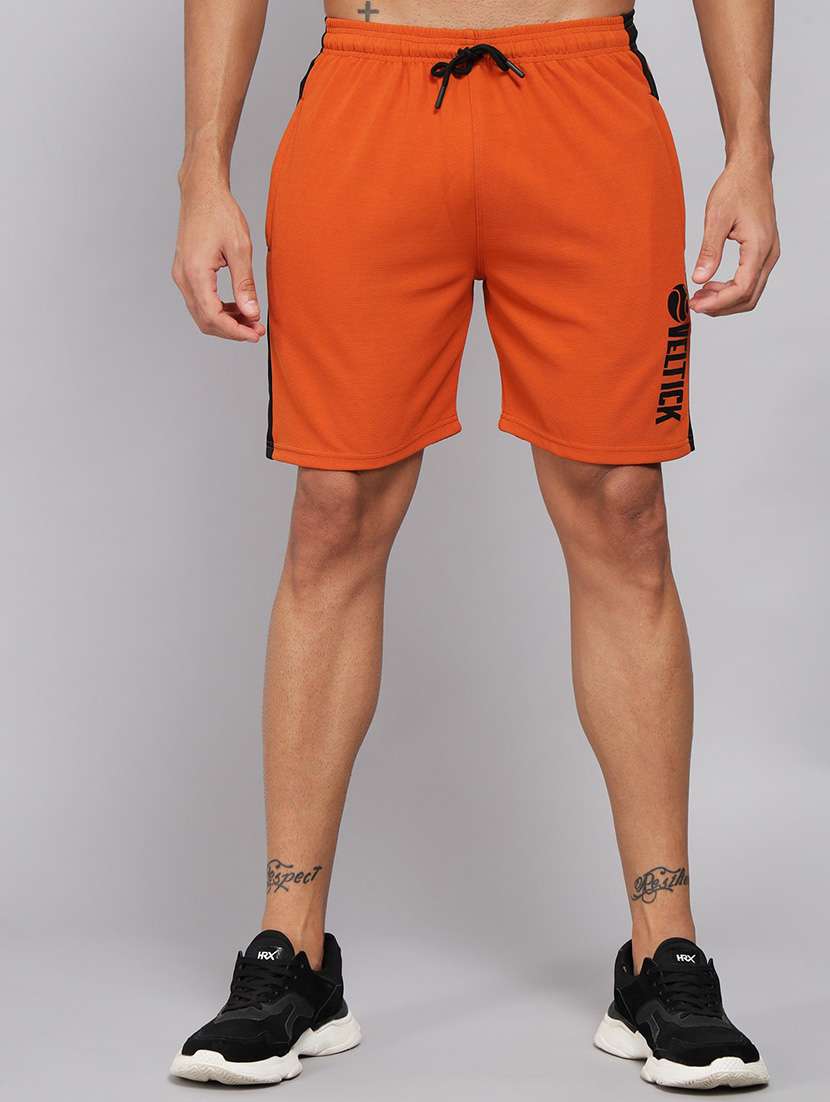 men mid rise typographic printed shorts