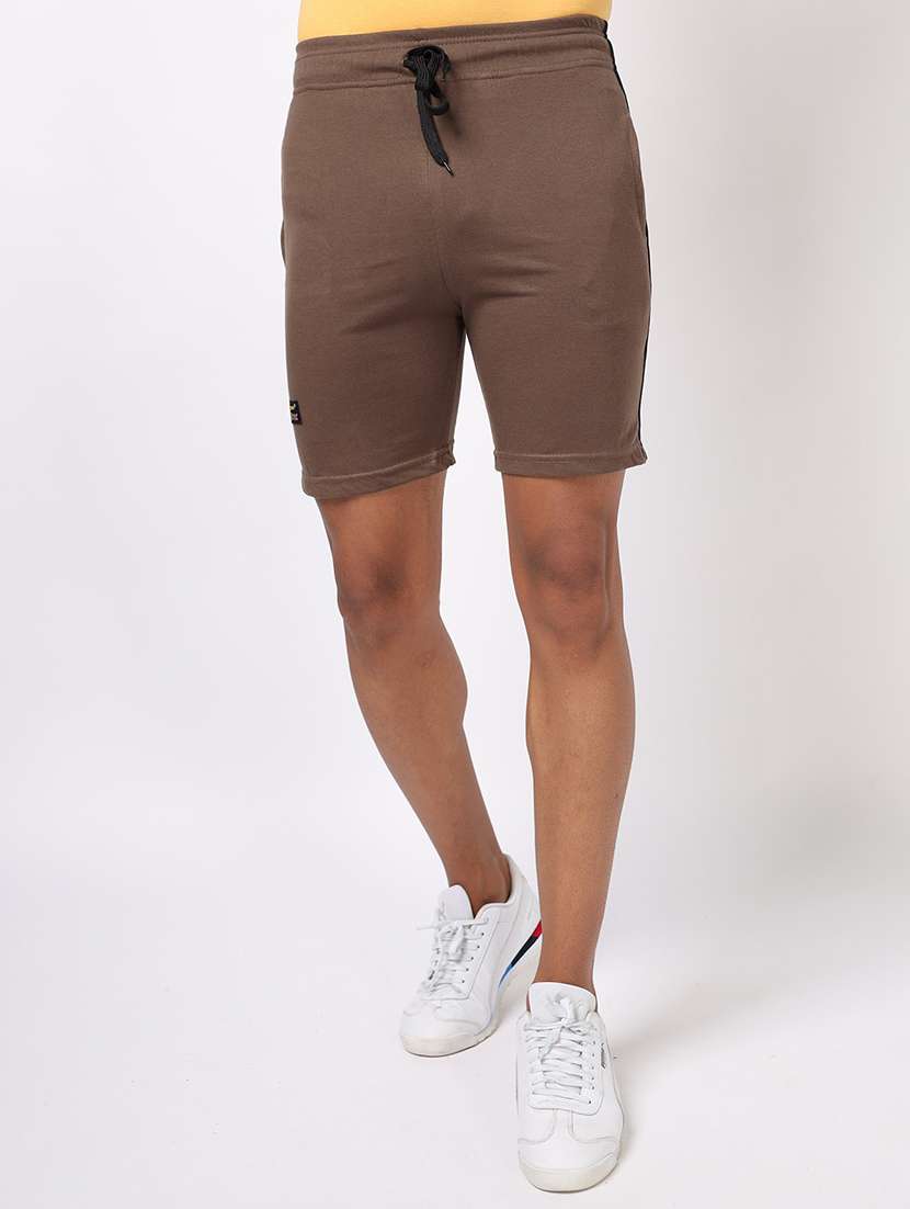 men mid rise solid shorts