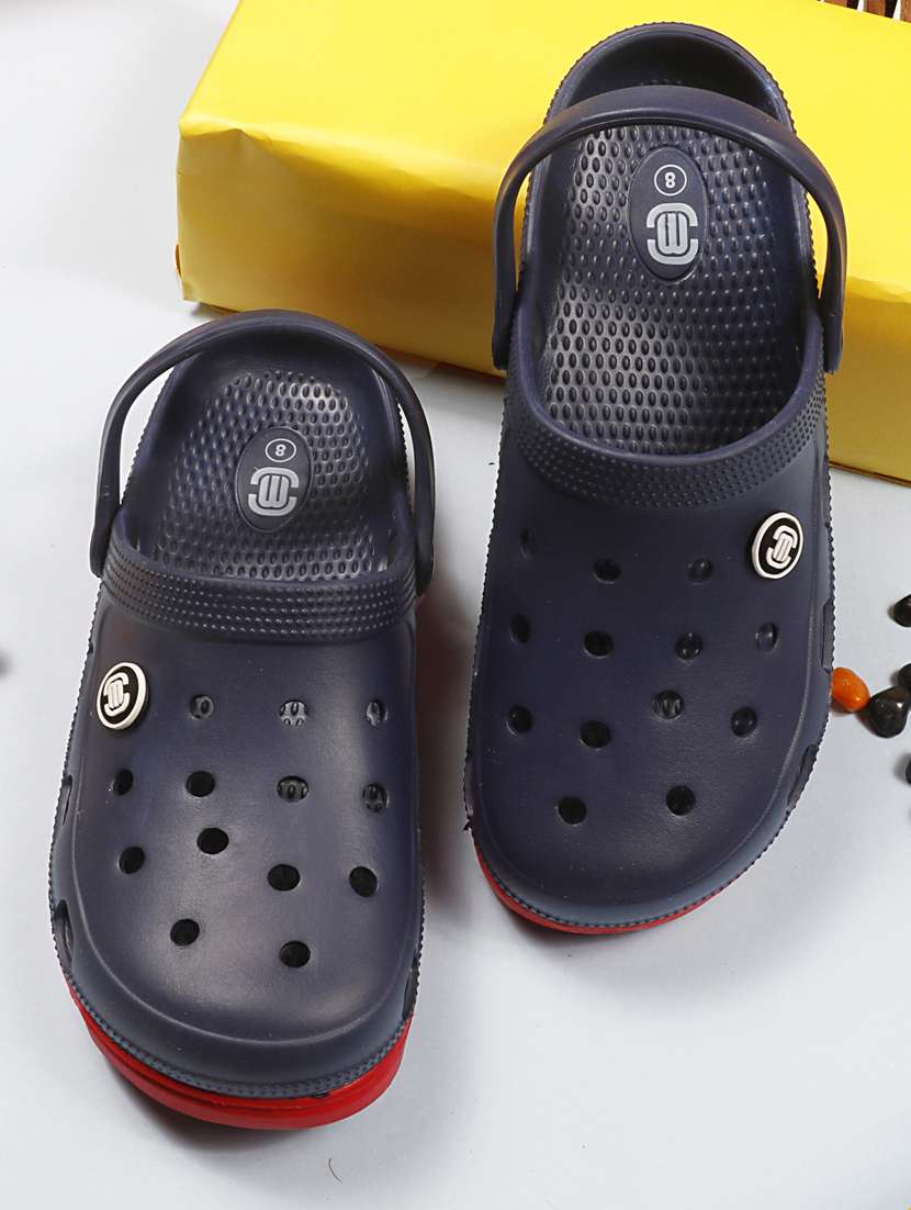men solid navy blue flip flop