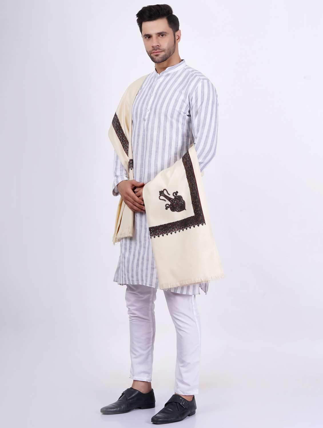 men self designed beige wool jamavar shawl - 20426887 -  Standard Image - 2