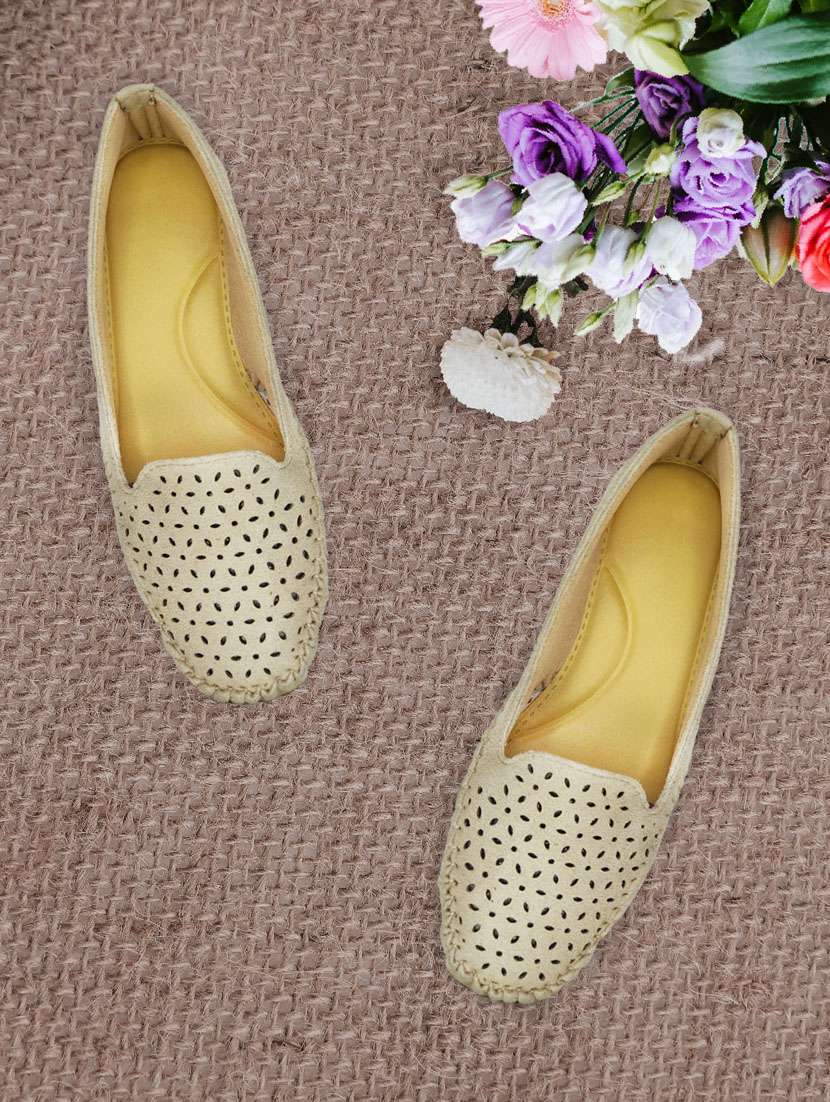 women slip on ballerina