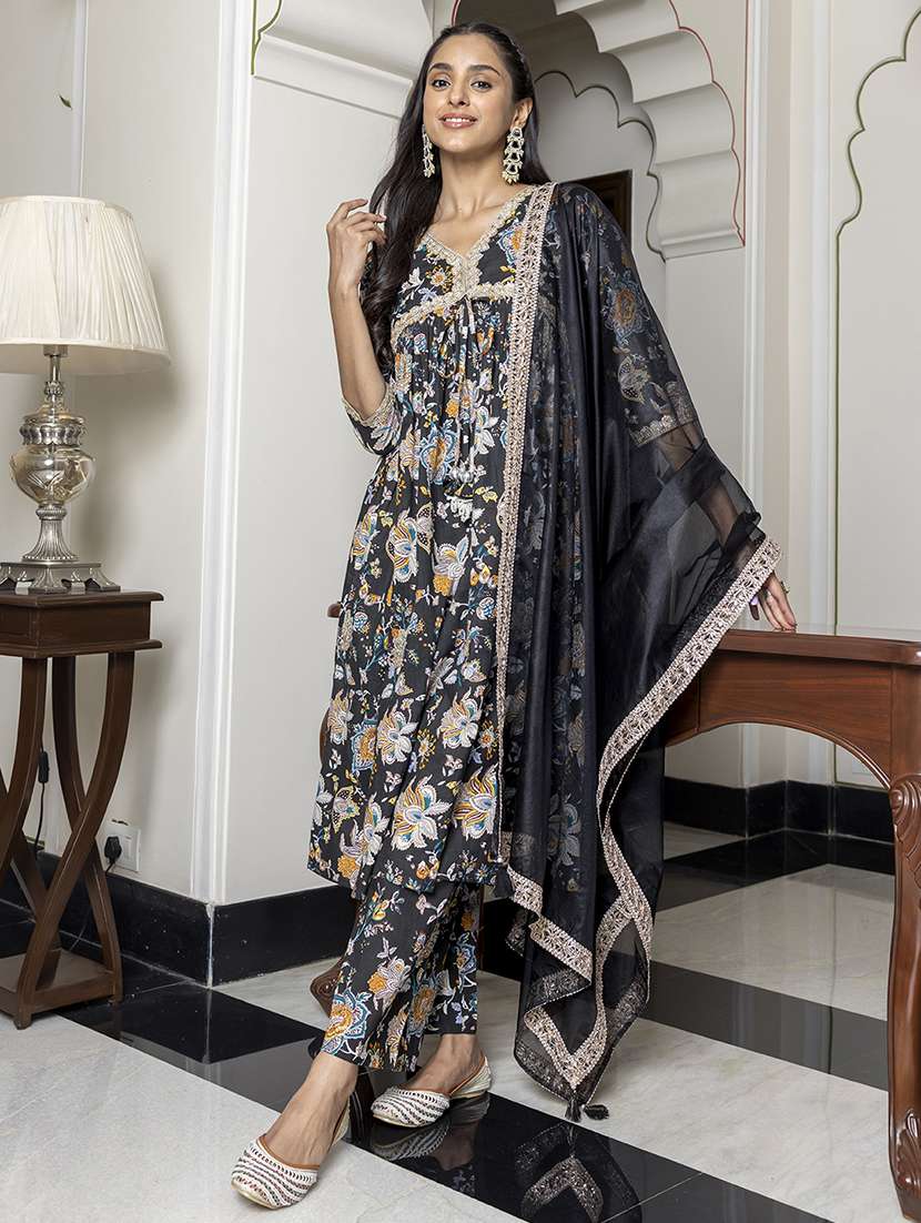 women black v neck kurta palazzo set with dupatta