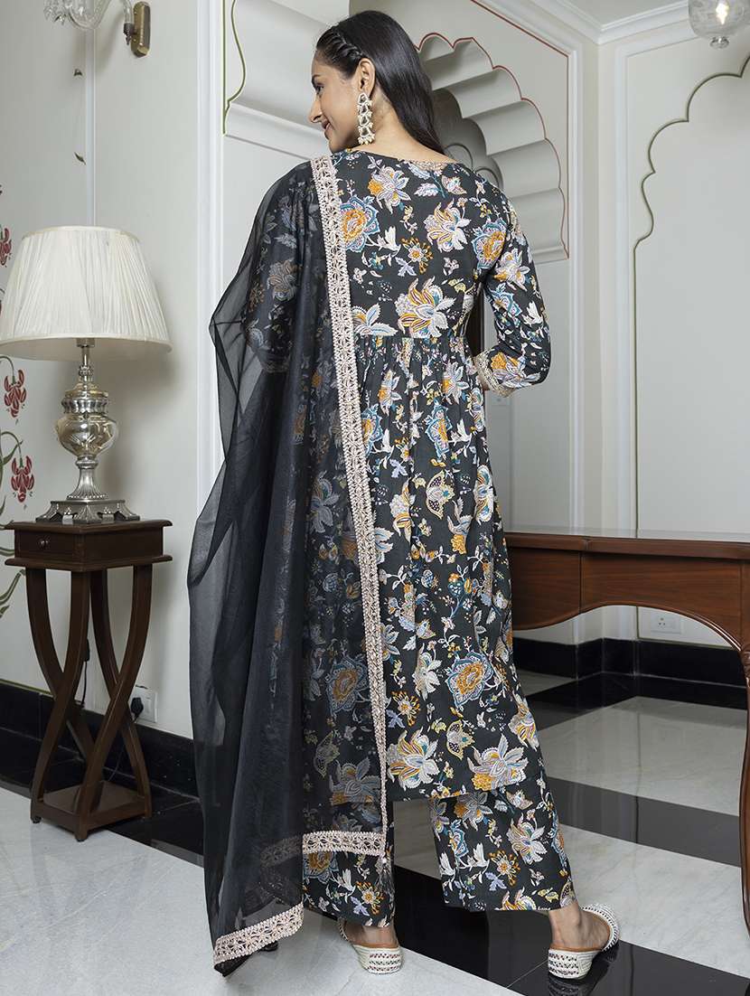 women black v neck kurta palazzo set with dupatta - 20474398 -  Standard Image - 2