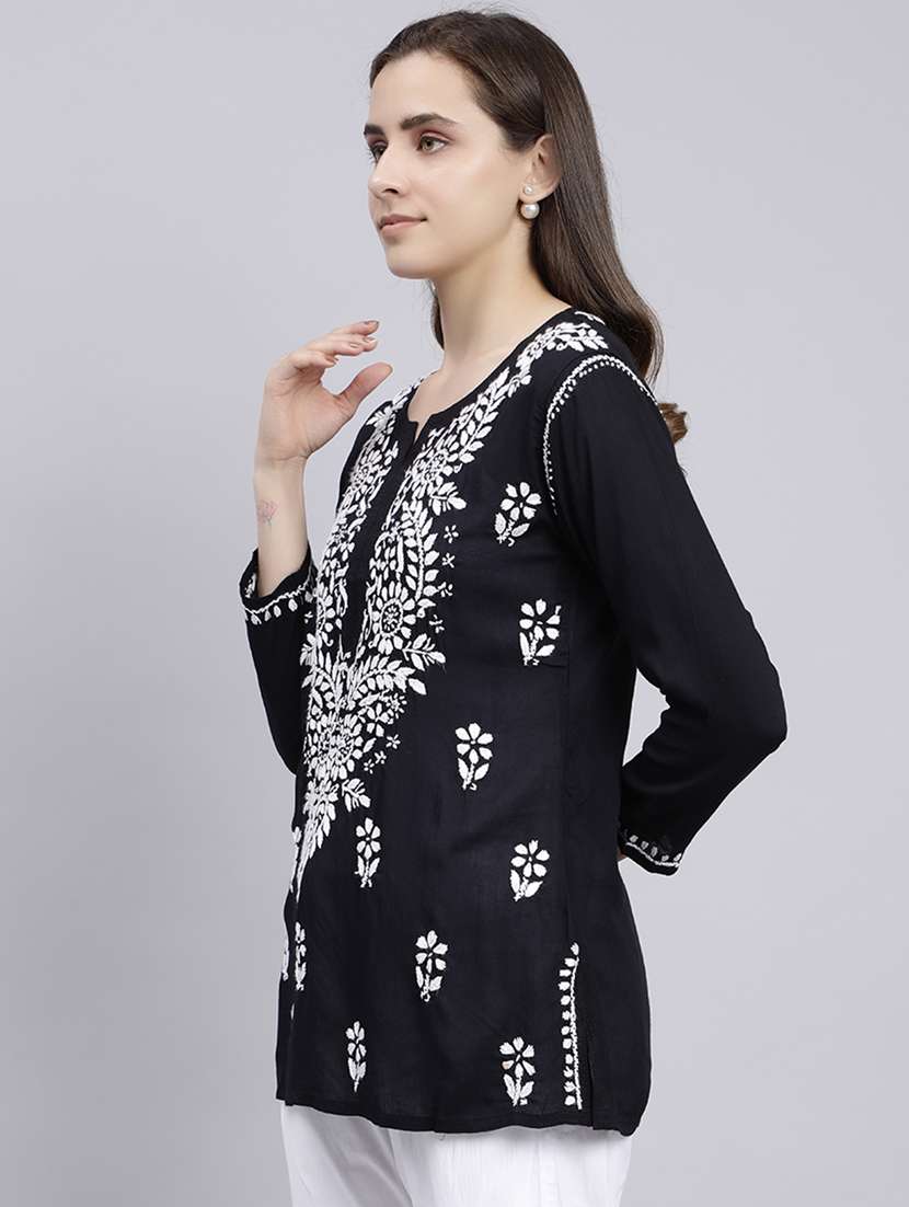 women notch neck chikankari kurti - 20486733 -  Standard Image - 2