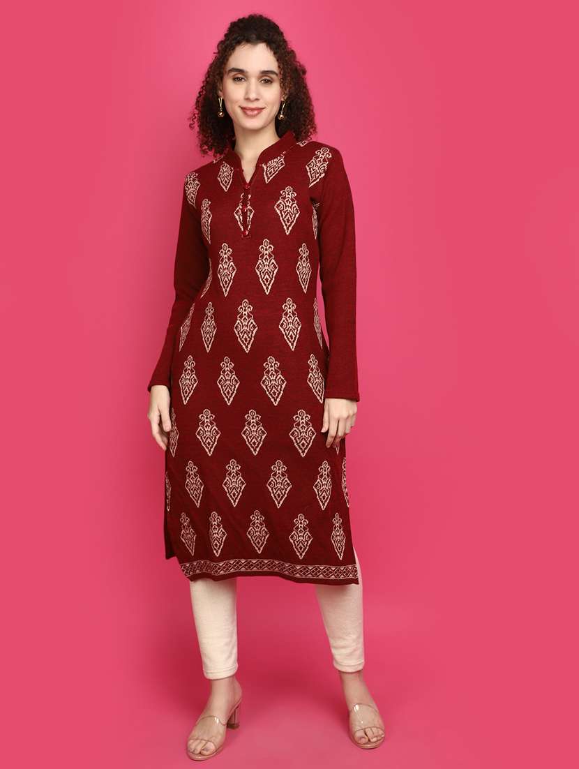 women maroon self design woolen kurta