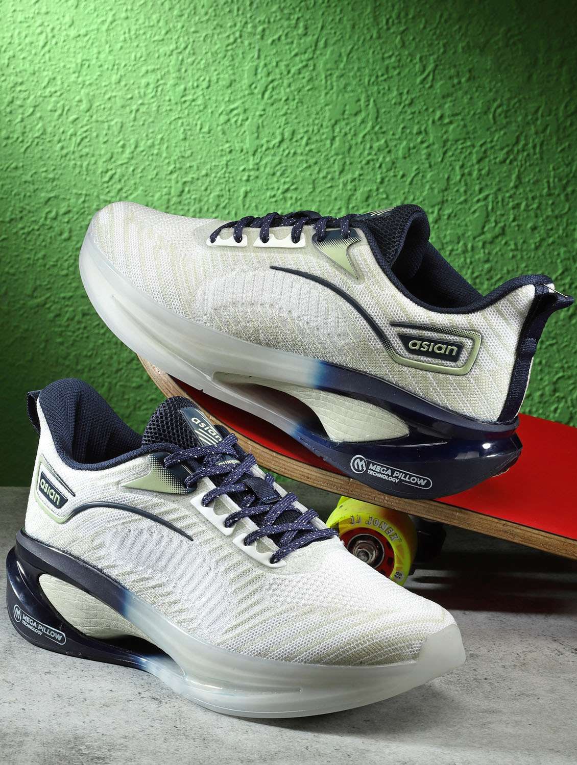 men cream sport shoe