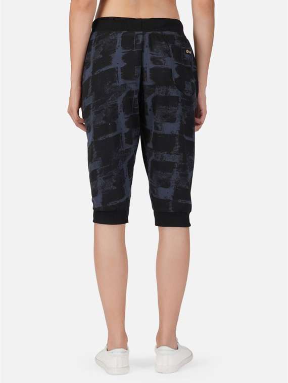 multi colored printed capri - 20501419 - Standard Image - 2