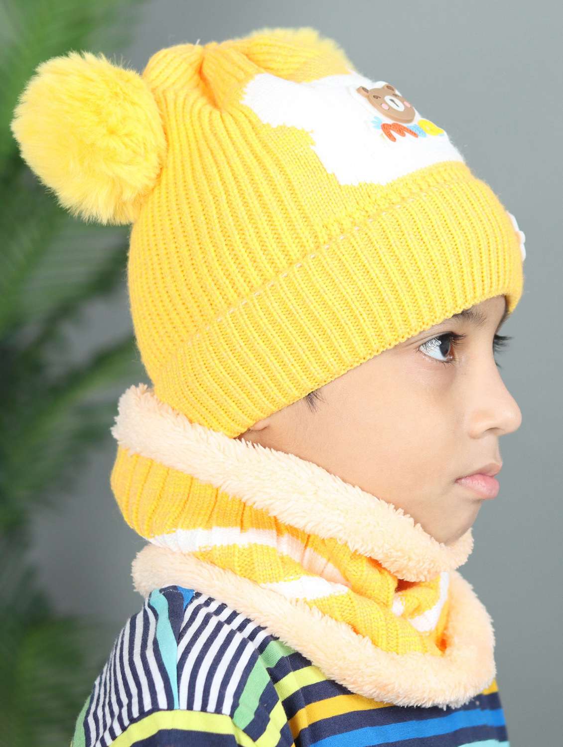 kids cap with neck muflar - 20562833 -  Standard Image - 2