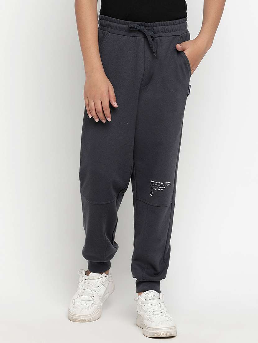 boys solid mid rise jogger 