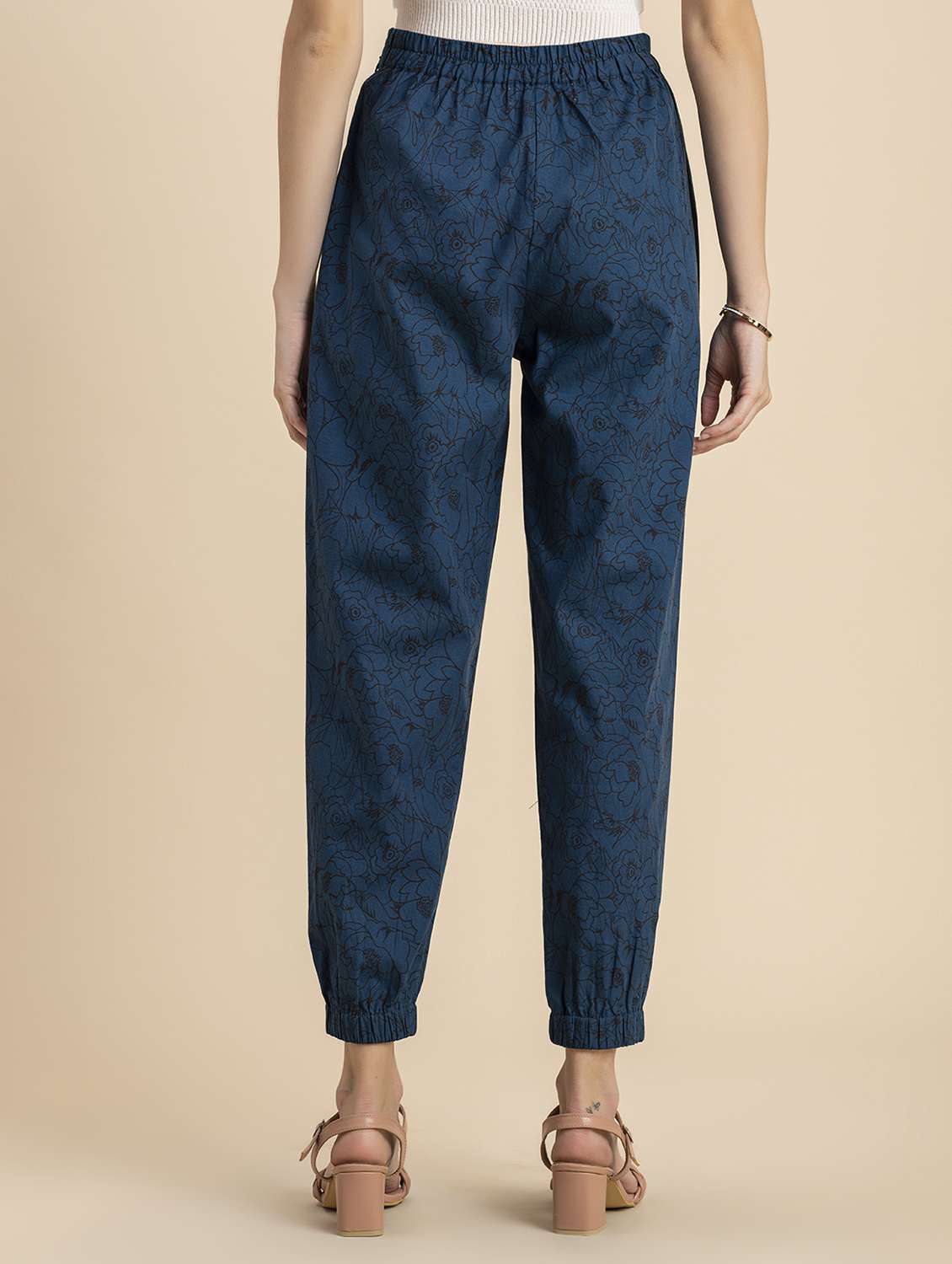 women floral print peg trouser - 20571357 -  Standard Image - 2