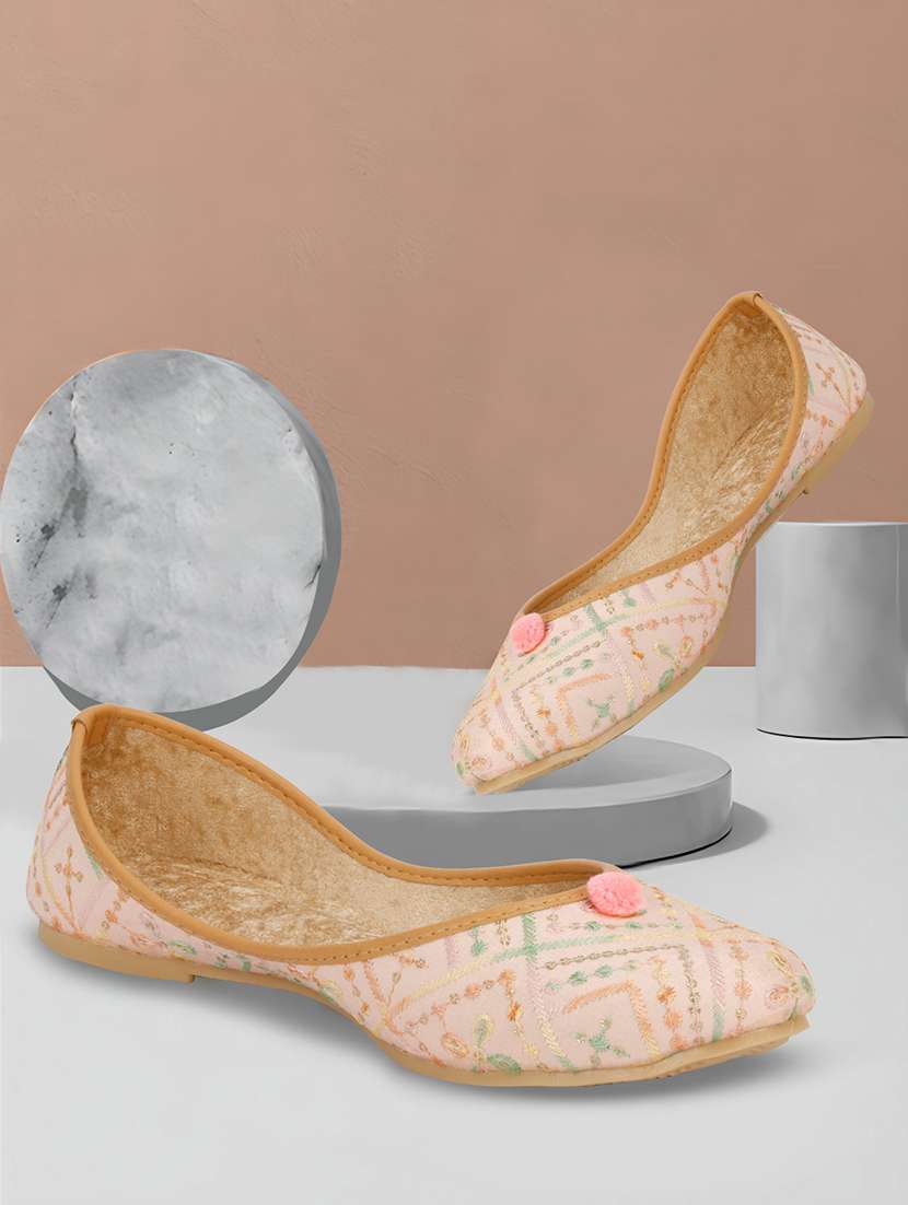 women embroidered slip on mojari