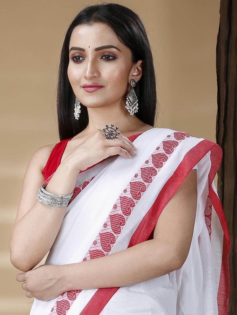 women's bordered white colored saree with blouse - 20573079 - Standard Image - 2