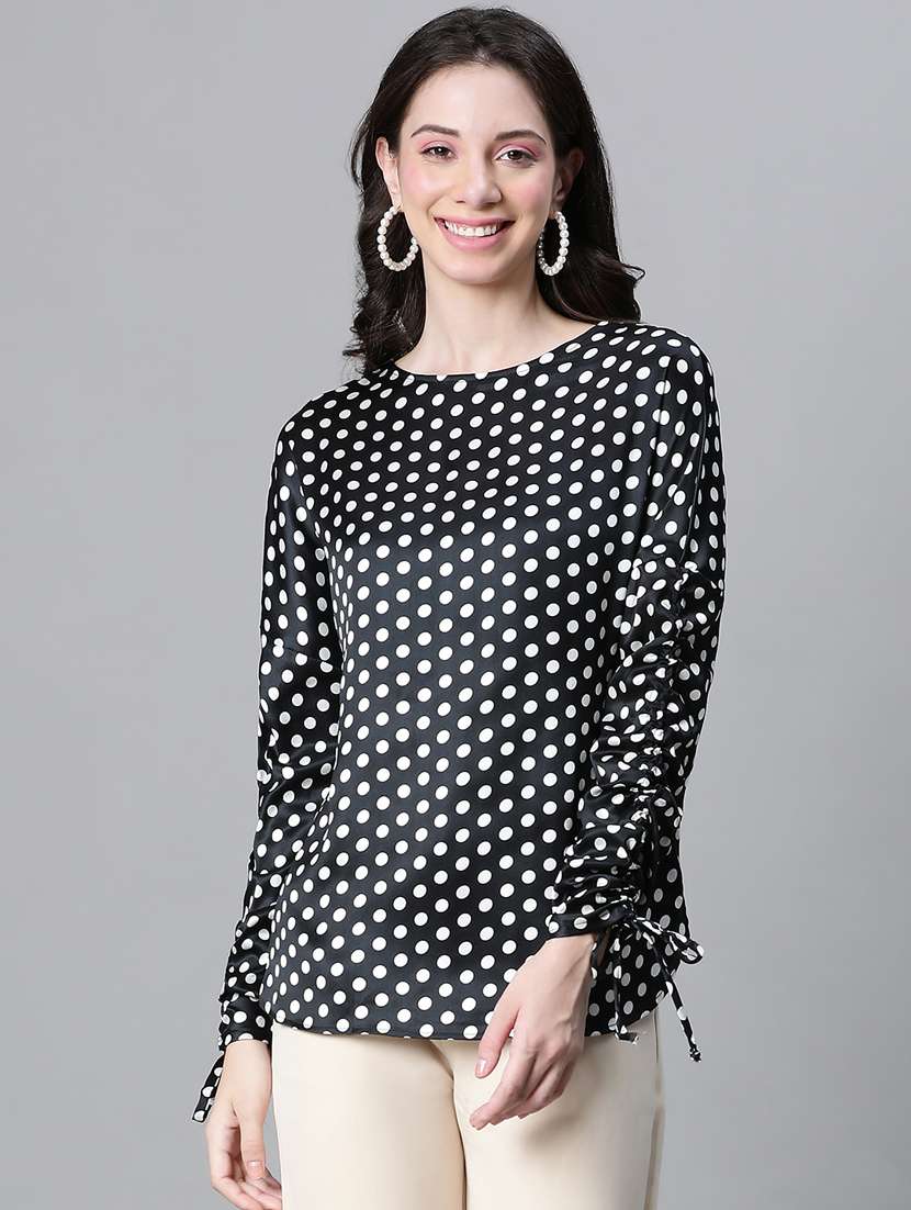 women polka doted long sleeves top