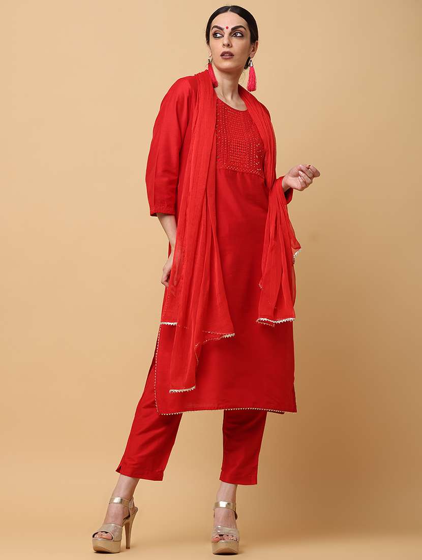 women red round neck kurta pant set with dupatta