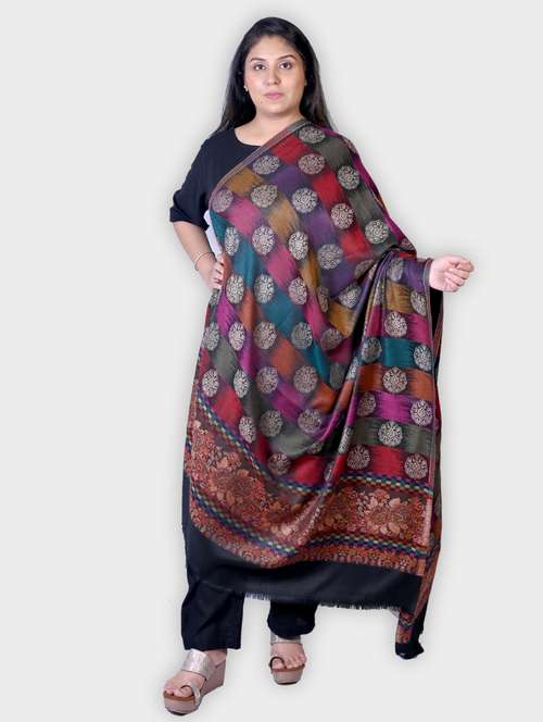 women self designed woolen shawl - 20605513 -  Standard Image - 0