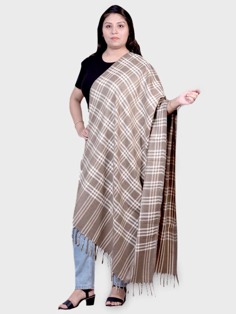 women self designed woolen shawl