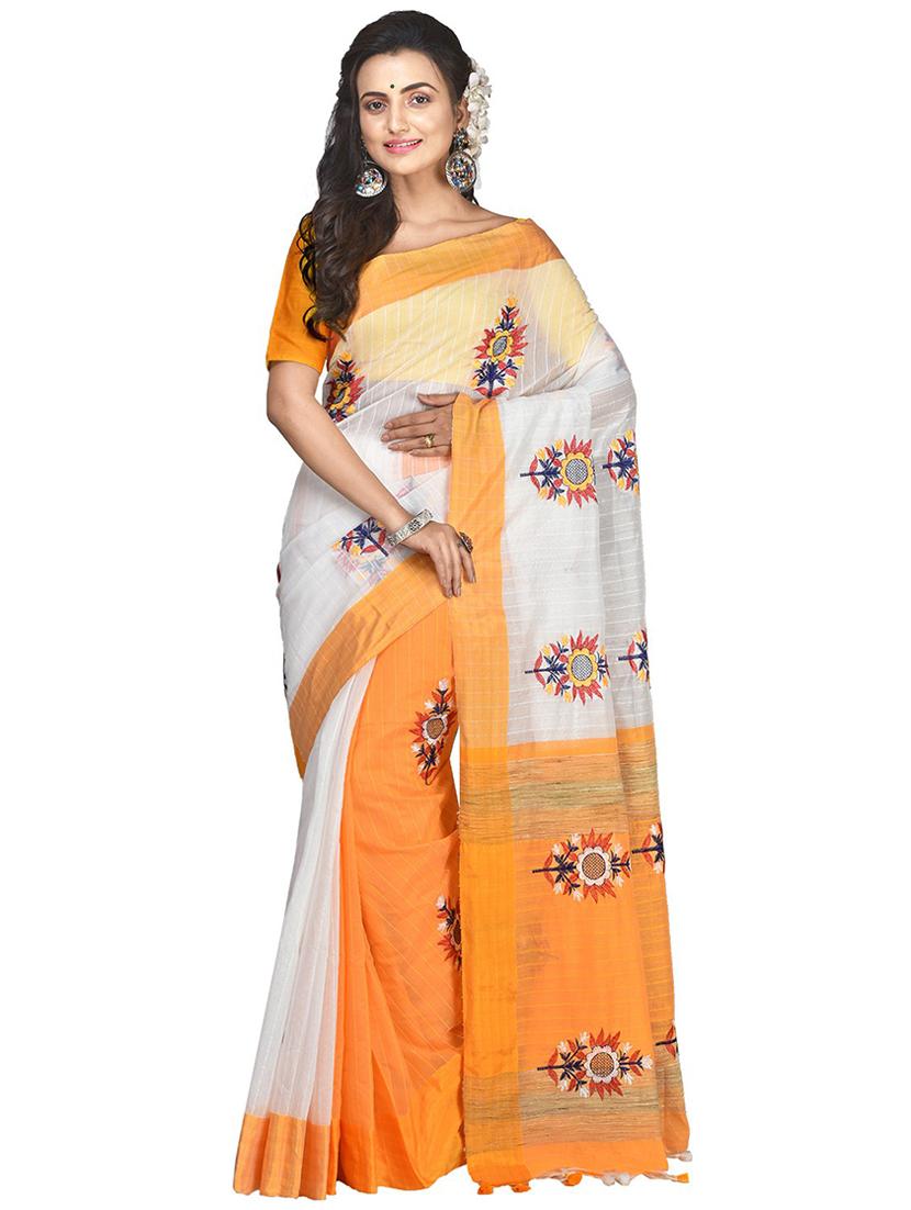 white self design handloom saree with blouse - 20613999 - Zoom Image - 0