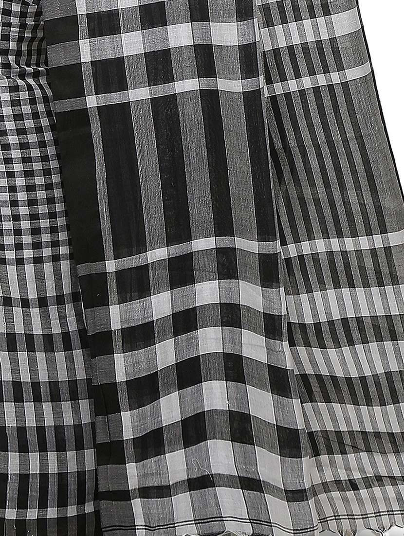 women black & white checks  handloom saree with blouse - 20614281 -  Standard Image - 2