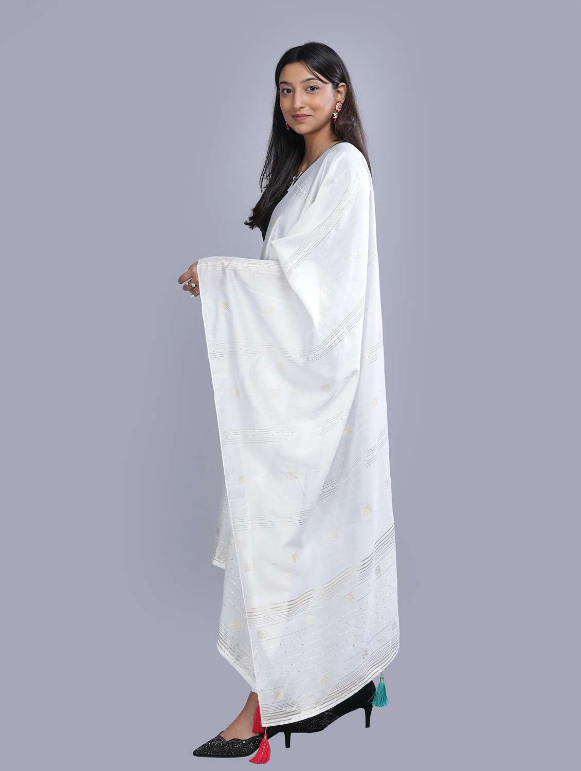 white self design dupatta - 20644719 - Standard Image - 2