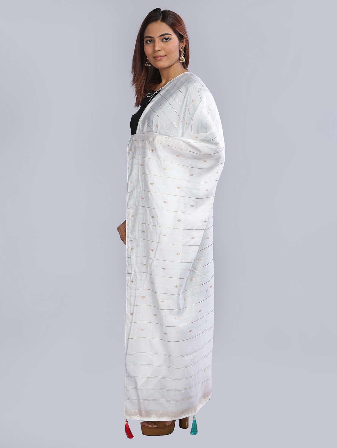 white self design dupatta - 20644730 - Standard Image - 2