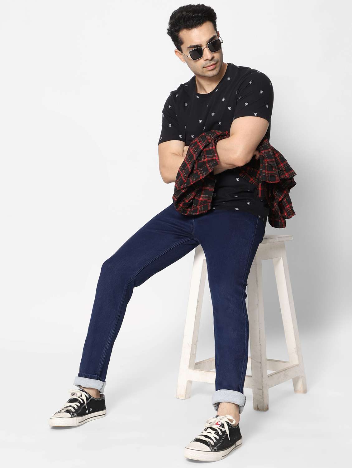 men mid rise plain jeans - 20650211 -  Standard Image - 2