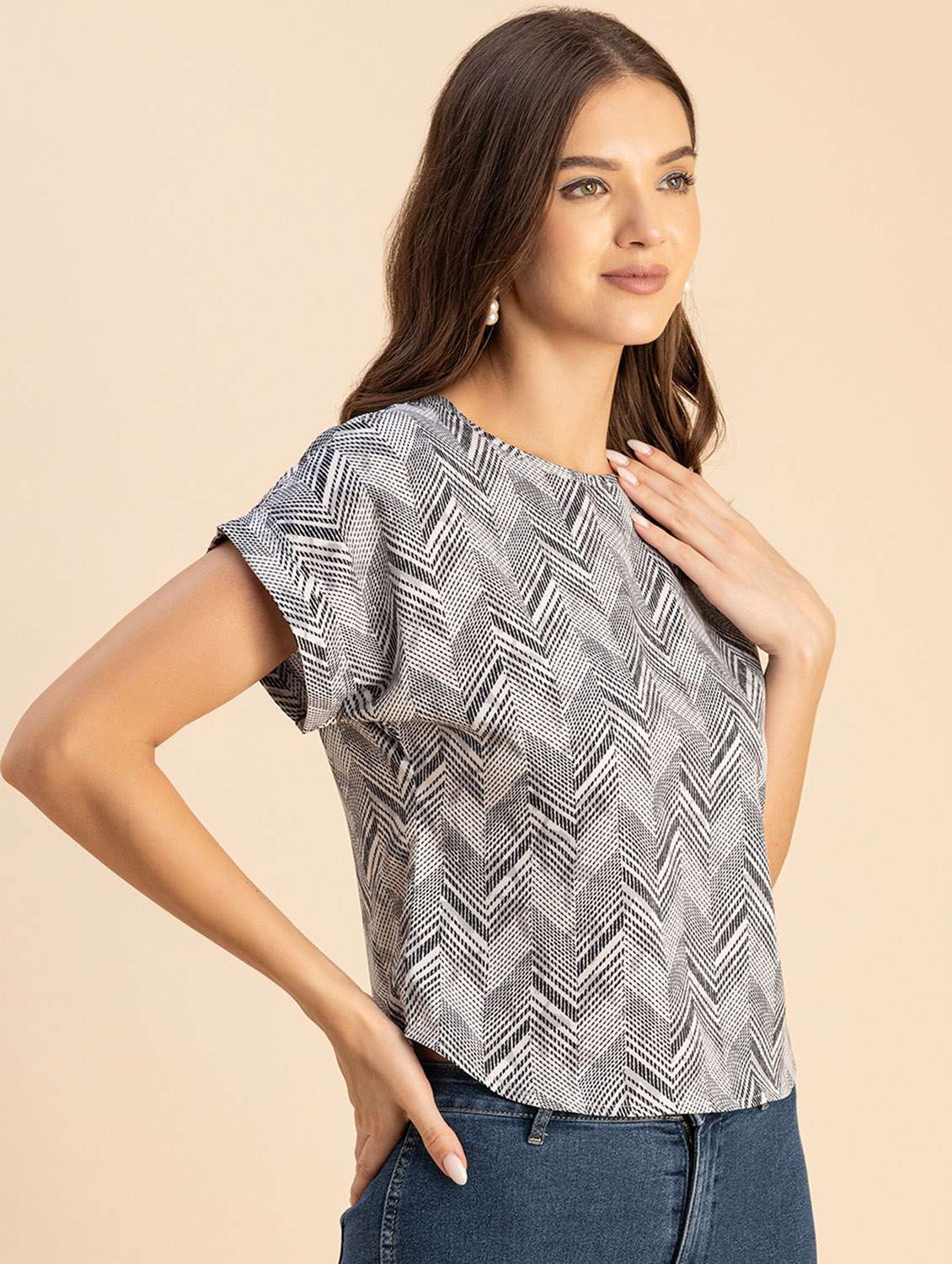women geometric print round neck top - 20694905 -  Standard Image - 2