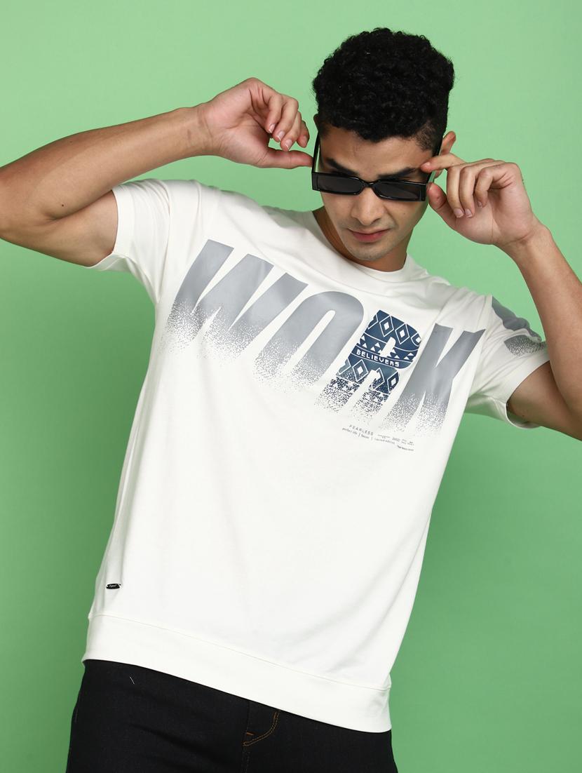 men round neck chest print t-shirt - 20728125 - Standard Image - 2