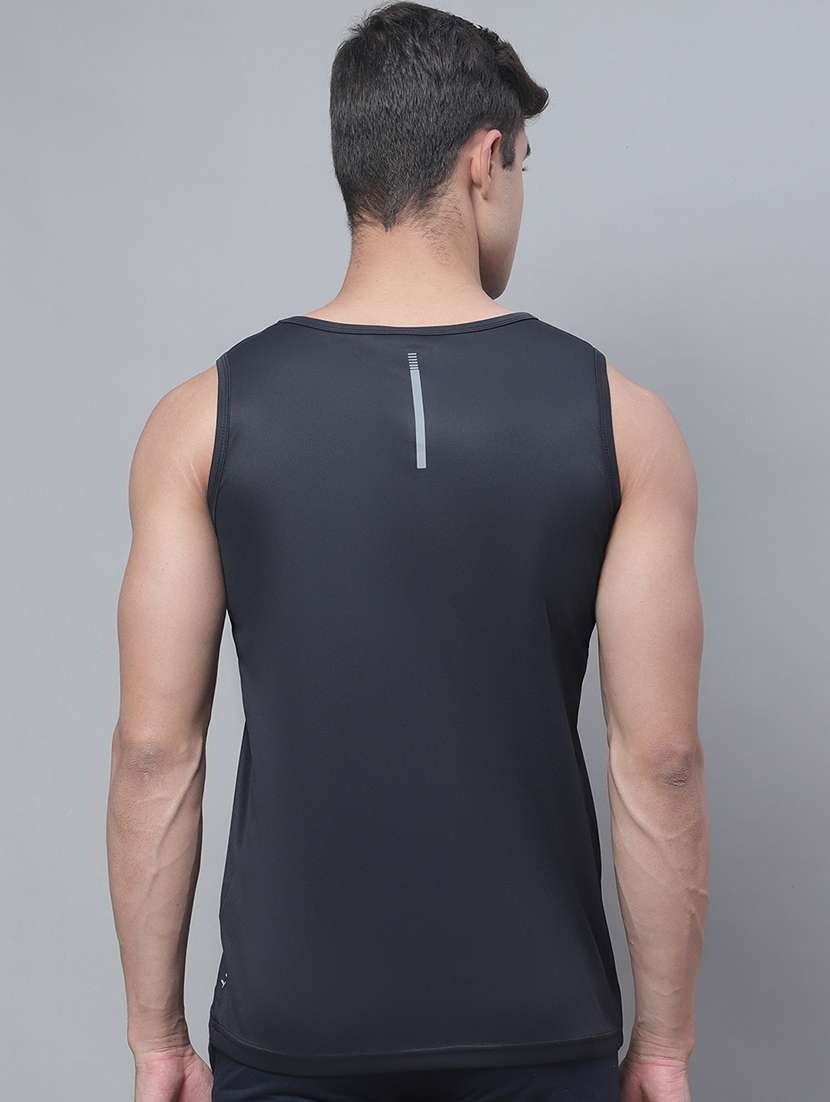 men black round neck t-shirt - 20757348 - Standard Image - 2