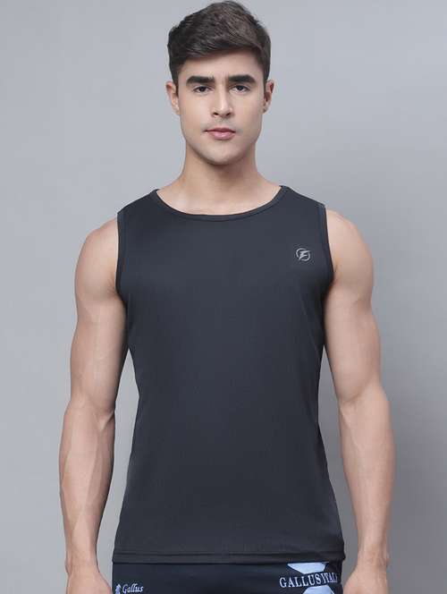 men plain round neck t-shirt - 20757350 - Standard Image - 0