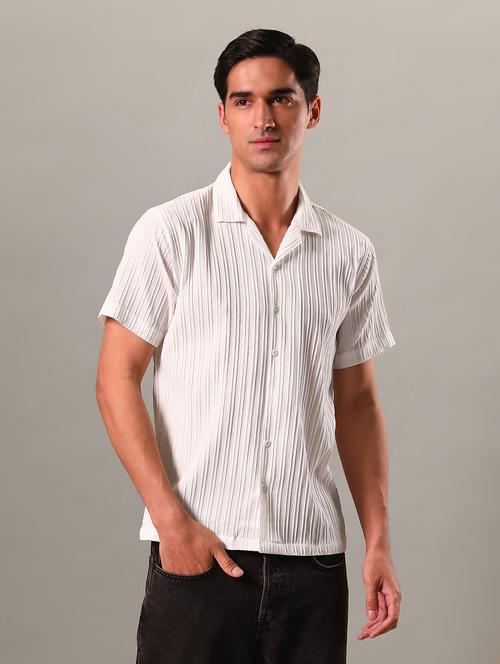 men white solids collared neck casual shirt - 20767951 - Standard Image - 0