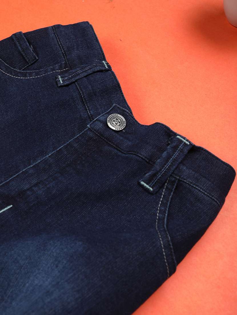 green typography printed shorts set - 20815399 -  Standard Image - 2