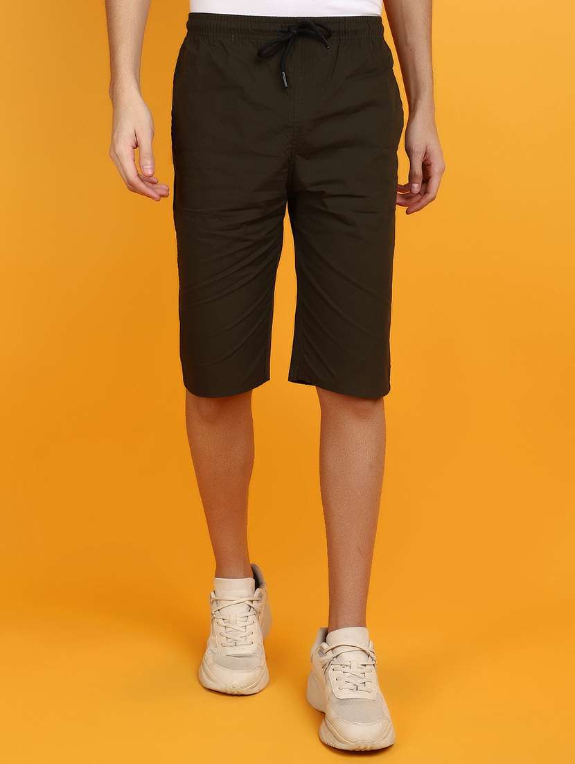 men mid rise solid bermuda shorts