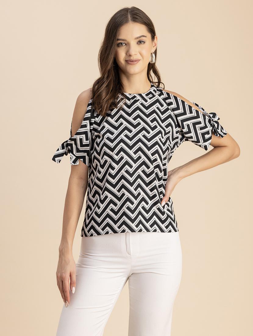 women black chevron printed regular top - 20848814 - Zoom Image - 0