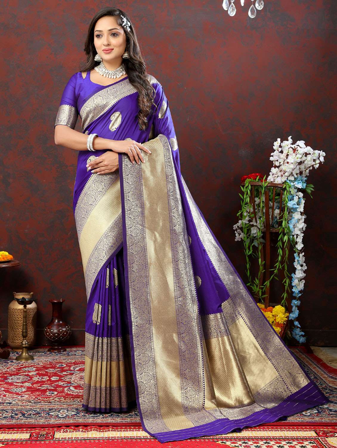 women self design banarasi saree